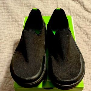 OOFOS Size 8.5 woman shoes great condition